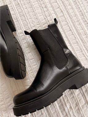 H&M Black Chelsea Lug-sole Ankle Boots